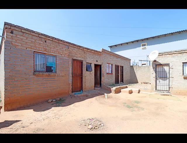 9 BEDROOM HOUSE FOR SALE IN COSMO CITY